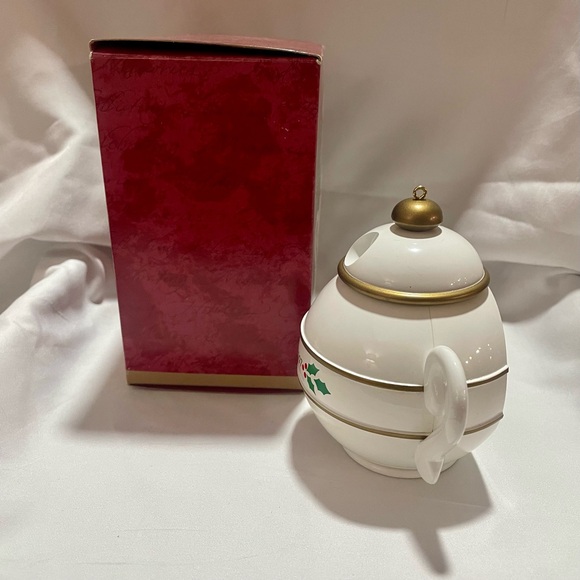 Hallmark Keepsake Ornament Tea Party Magic Light 3-D  Signed By Artist - Picture 5 of 9